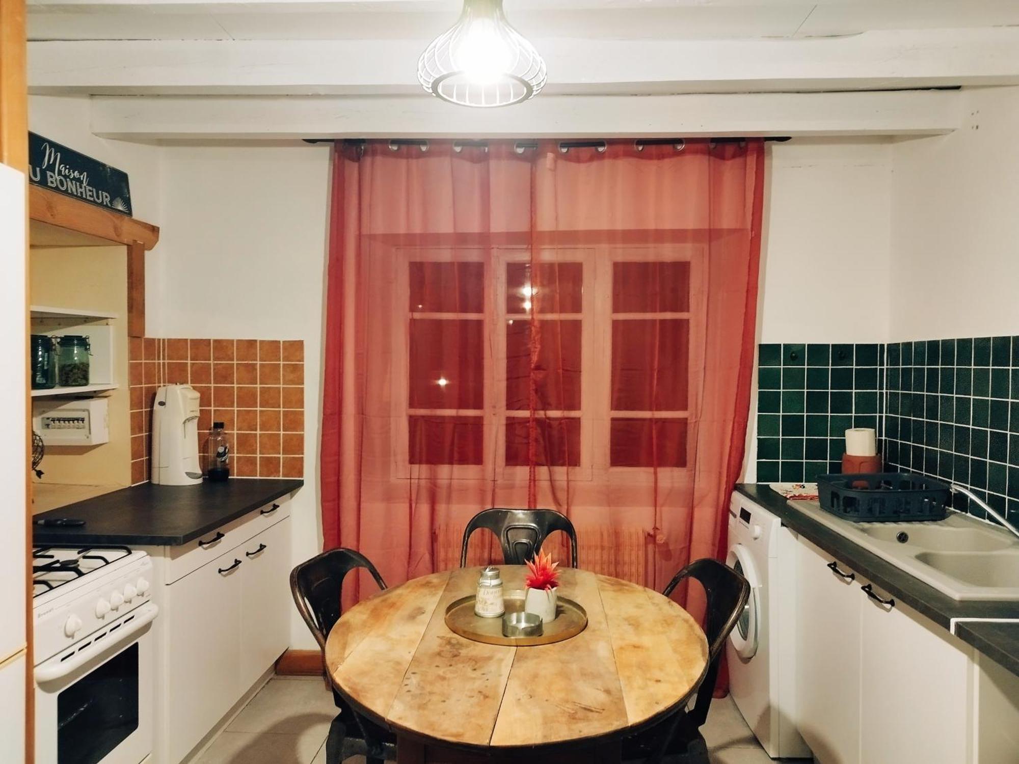 Charmant Studio Tout Equipe Olliergues 外观 照片