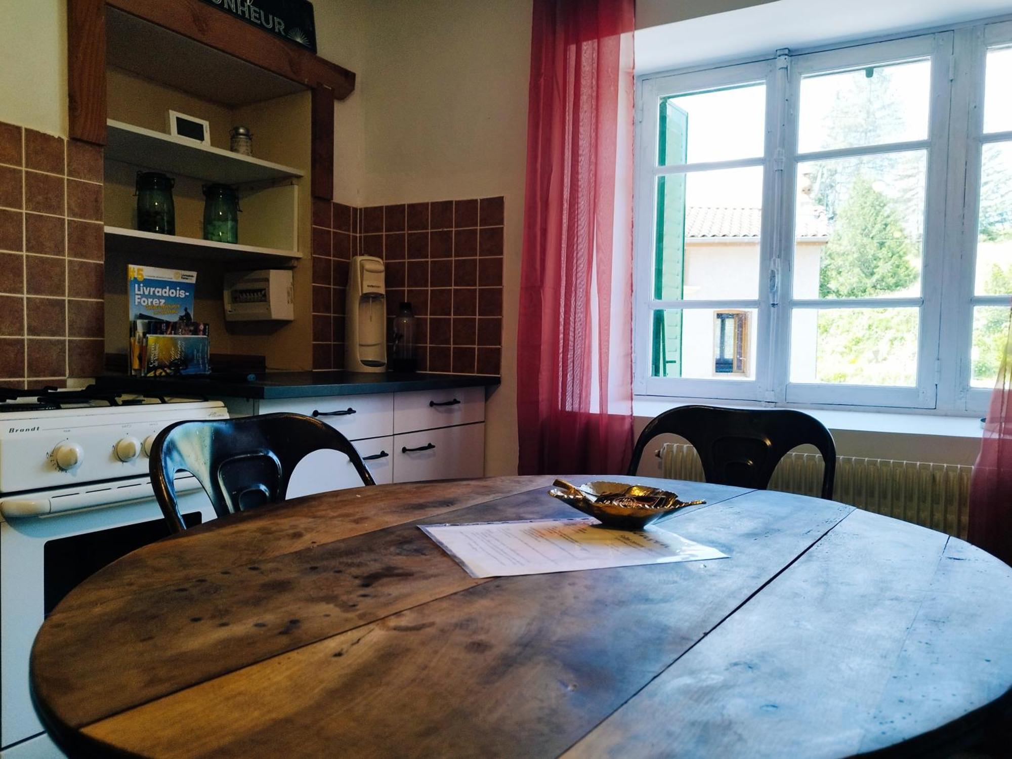 Charmant Studio Tout Equipe Olliergues 外观 照片